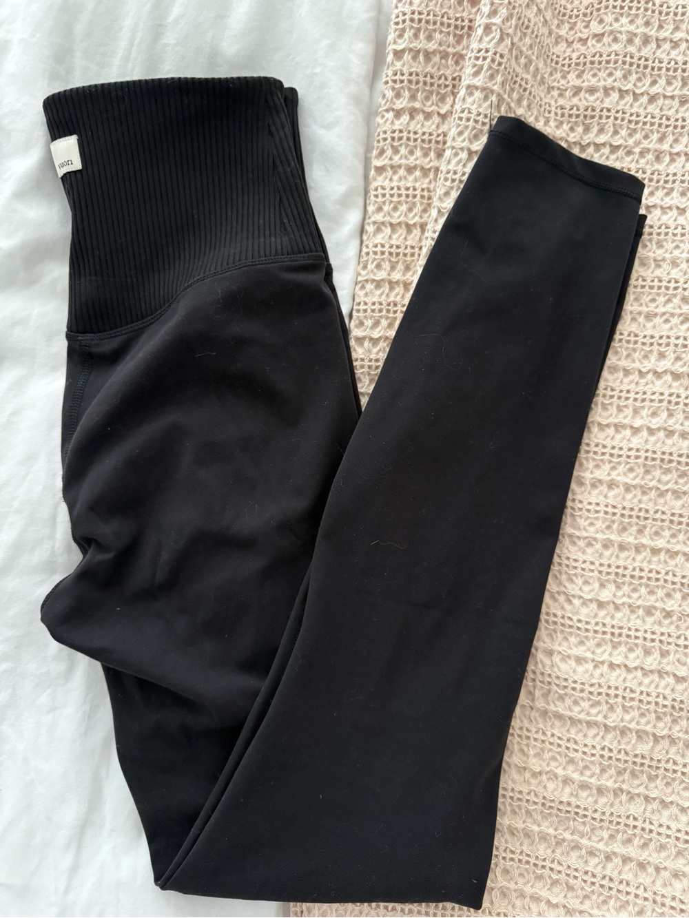 Vuori Black Ribbed Waistband Leggings - Picture 2 of 3